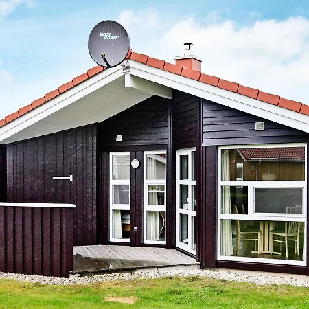 Two-bedroom In 3 * Groemitz